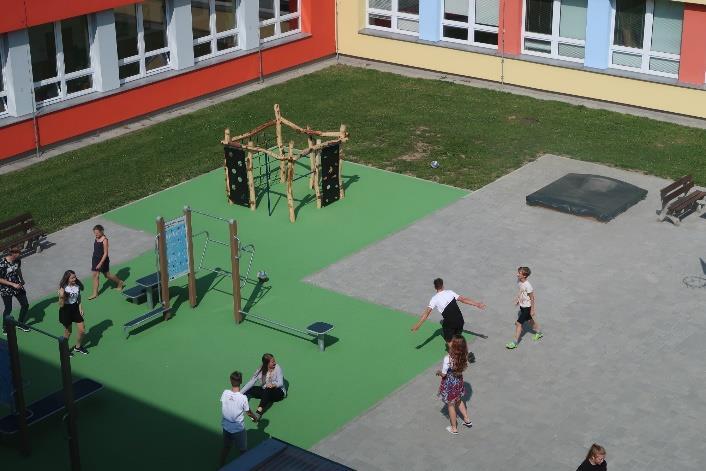 Kontakty školy www.zsobreziny.cz 565 598 150 Jméno Funkce Telefon E-mailová adresa Mgr. Pavel Říha ředitel školy 565 598 152 riha.pavel@zsobreziny.cz Mgr. Zdeňka Obrdlíková Mgr. Vladimír Nekvinda Mgr.