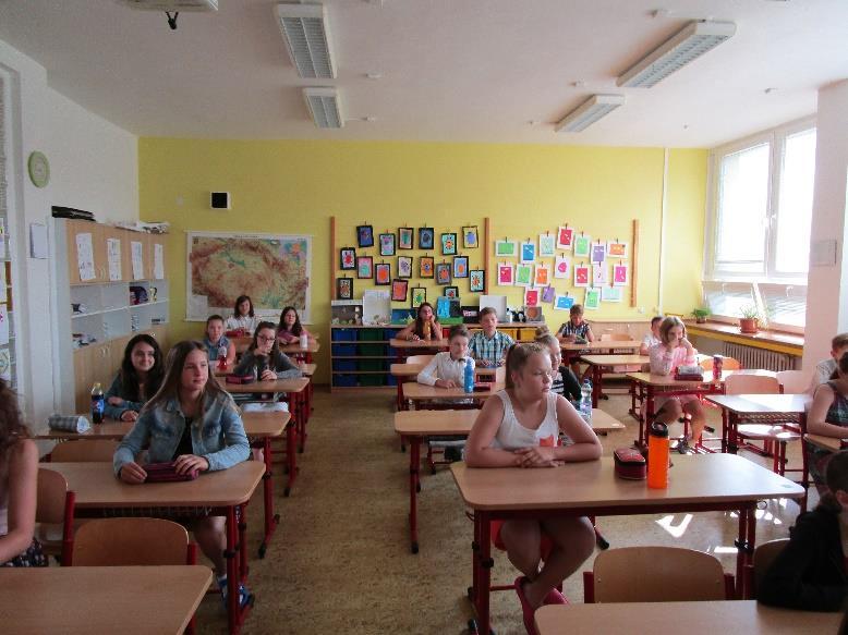 Následně ve třídnických hodinách vytvářely plakát, jehož cílem bylo nalákat co nejvíce diváků do kin na daný film. Ohlasy žáků: Němčina: Švýcarsko Dílna byla velmi zajímavá a interaktivní.