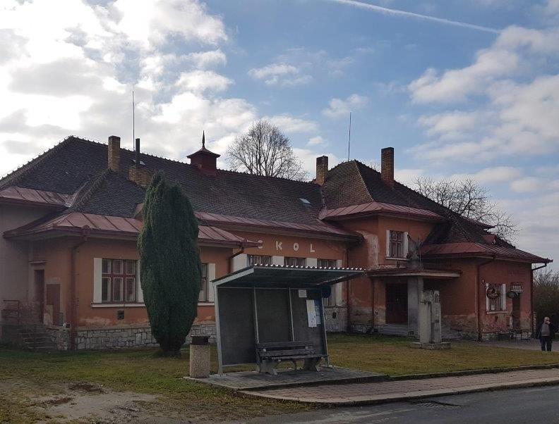 HODNOTÍCÍ ZPRÁVA O PROVEDENÍ POSOUZENÍ Z HLEDISKA VLHKOSTI A SALINITY KONSTRUKCÍ VČETNĚ NÁVRHU OPATŘENÍ AKCE: Sokolovna Černovice Předkládá: Martin Kandl V Č. Budějovicích dne: 9. 3.