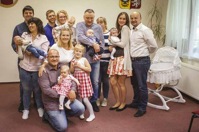 Úsměvné a netradiční bylo setkání čtyř vítaných miminek, které jsou dětmi či vnoučaty lidí pracovně spojených s obcí Psáry Natálka, vnučka místostarostky Vlasty Málkové, Matěj Ignác, vnuk zastupitele