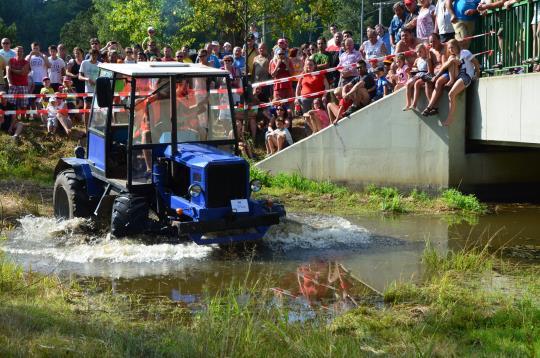 O B E C D R Á C H O V Zápis č. 06/2017 ze schůze obecního zastupitelstva ze dne 30.08.2017 Přítomni: Nepřítomni: Přizváni hosté: Určení ověřovatelé zápisu: Veřejnost: p. Tesař, p. Mikšátko, ing.