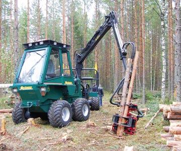 ) 49,8 při 2 600 proporcionální Frame Steering hydraulicky ovládané vícelamelové provozní, parkovací a havarijní Elektronicko hydraulický diferenciál vpřed a vzad HYDRAULICKÁ RUKA