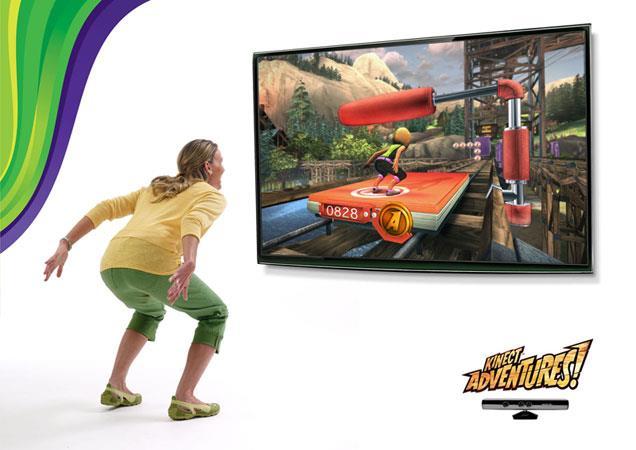 [5] Příkladem rozšířené virtuality je možné uvést rozšířené hraní her na konzoli Xbox s připojeným zařízením Kinect.