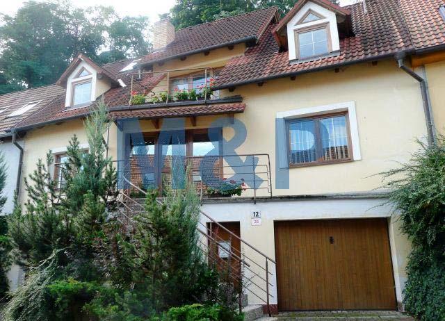 13 Srovnávací objekt č. 3 Prodej rodinného domu v Třebíči Lokalita : část obce Jejkov, ul. Chmelova Zánovní RD s dokončením v roce 1996 vhodný k trvalému bydlení i k podnikání.