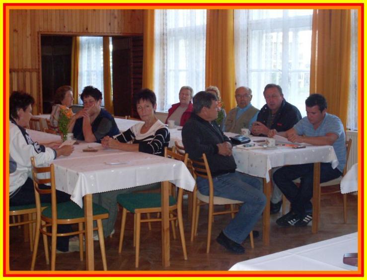 4 Usnesení obecního zastupitelstva OÚ v Trusnově ze dne 2.6.2011 Zastupitelstvo schvaluje: 1. Termín a program veřejného zasedání 2. Vyúčtování úhrady za dřevo v Opočně 3. Uskladnění mechanizace vč.