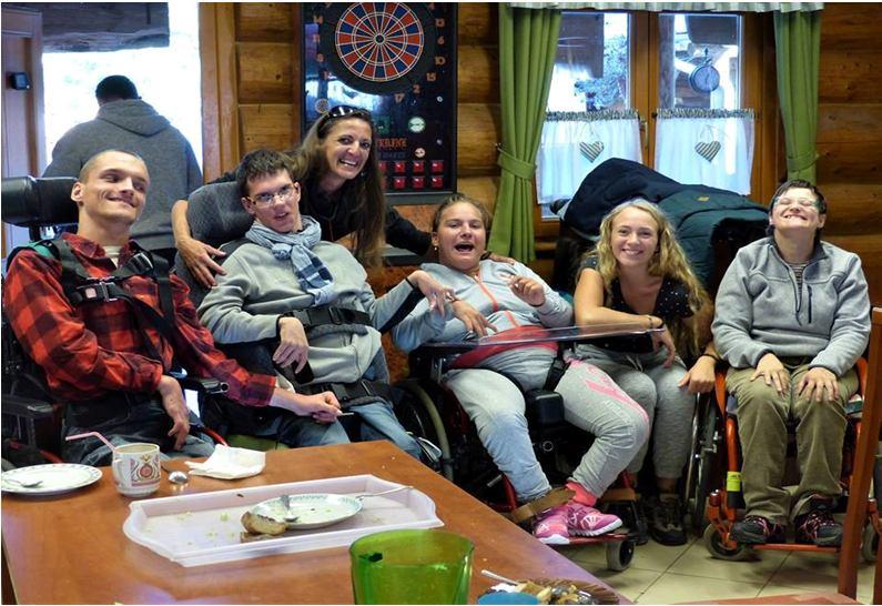 8 Středisko VÝZVA integrační klub BRÁNA POBYT S BUNTARANTOU DÍVČÍ HRAD Přijeli jsme na Dívčí hrad, a rozdělili jsme se do srubů, kde jsme si vybalili své věci.