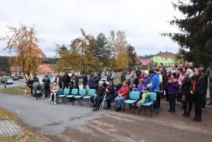Věnce v národní trikolóře položili k památníku v Nebílovském a Štěnovickém Borku členové
