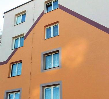Před sanací Po sanaci Sanace zateplené fasády postižené plísní a řasou, Štíty,
