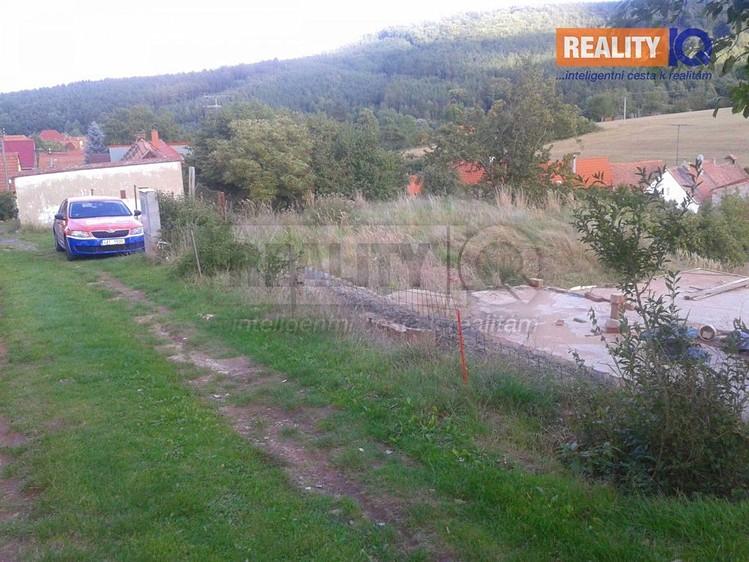 Použité koeficienty: K1 Lokalita 0,98 K2 Velikost 1,50 K3 Tvar pozemku 1,00 K4 Inženýrské sítě 1,00 K5 Zdroj nabídky 0,90 Zdroj: www.sreality.cz Cena Výměra pozemku Jedn. cena Celkový koef. Upr. jedn.