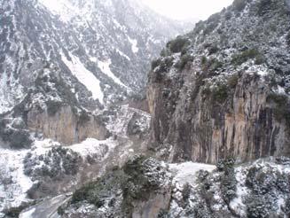 Lagada climbing park Ne, nejedná se o novou umělou stěnu v Bukurešti, jak by se mohlo zdát. Lagada je sportovní lezecká oblast uprostřed poloostrova Peloponés v Řecku. Že jste o ní nikdy neslyšeli?