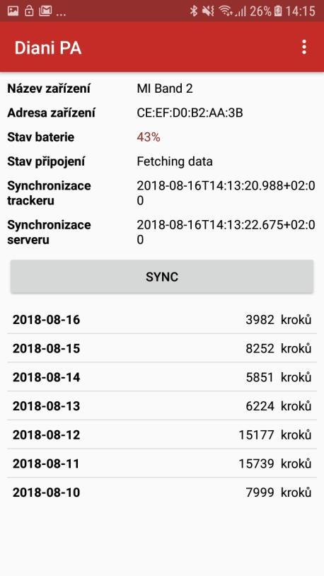 8) Náramek by měl opět zavibrovat jako signál spojení s telefonem. 9) Po spárování náramku s telefonem bude aplikace přesměrována na hlavní stránku s indikací připojování.