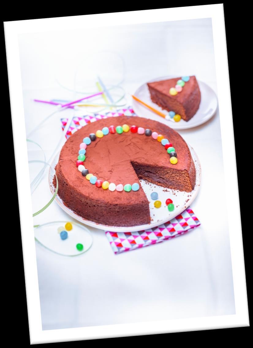 Čokoládový dort Ideální recept pro milovníky čokolády! Tento dezert, který se vám bude rozplývat na jazyku, můžete podávat se šlehačkou nebo vanilkovou omáčkou, abyste z něj měli ještě větší požitek.