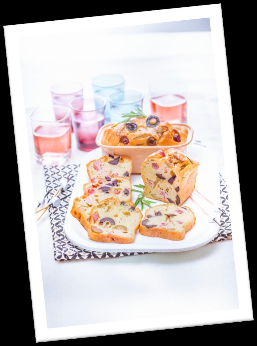 Slaný koláč Recept na slaný koláč, který si můžete dle chuti upravit. Kuřecí nudličky, kostičky sýra, olivy nebo na drobno nakrájená grilovaná zelenina: nabízí sevám široká škála chutí!