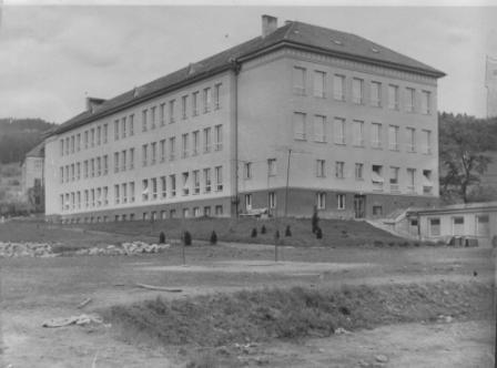Nová budova základní školy ve Větřní, 1959 (dnes ulice Školní, č.p.